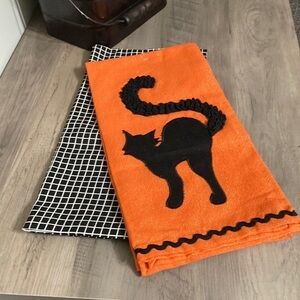 MAX STUDIO BLACK CAT ORANGE AND BLACK CHECK HALLOWEEN KITCHEN TOWELS